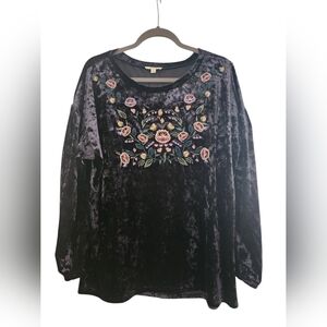 ODDY Black Velvet Blouse with Floral Embroidery